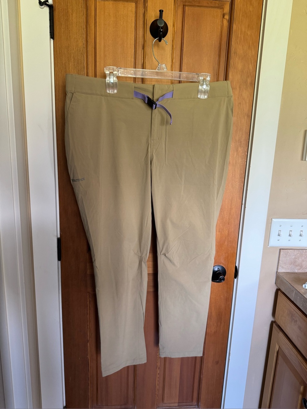 Marmot Women’s Kodachrome Tan Hiking Pants with Purple adjustable belt. NWT.